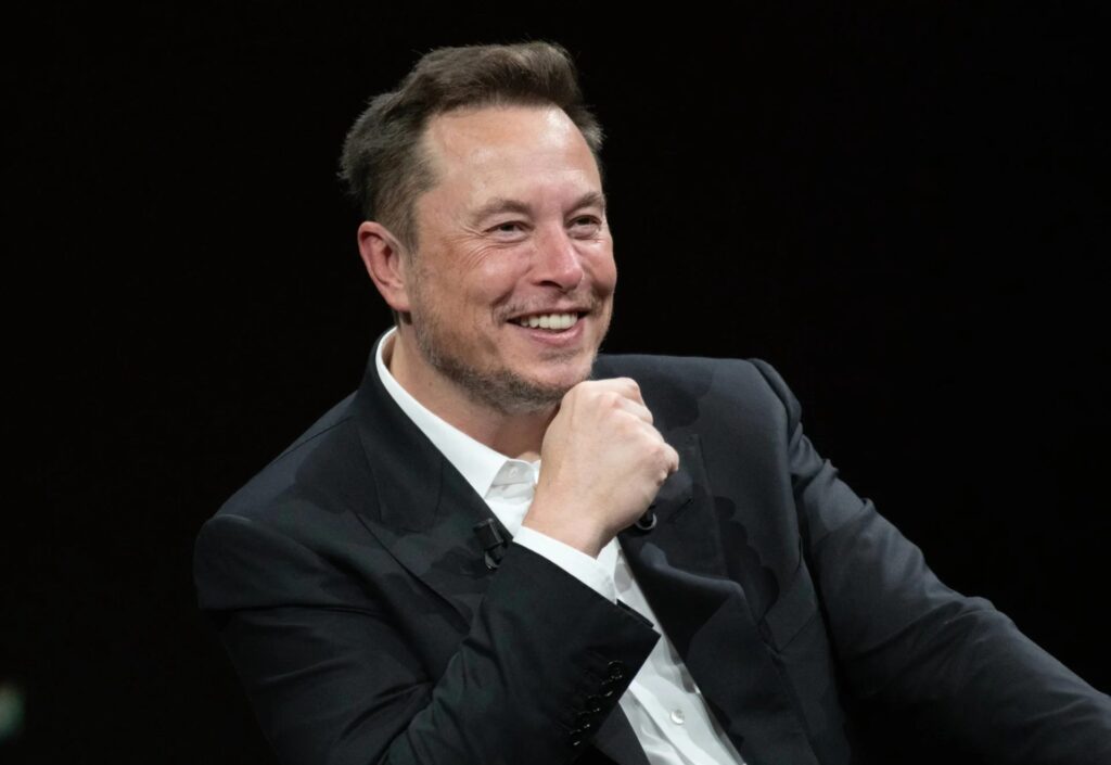 Elon Musk dopo il suo probabile trapianto di capelli
