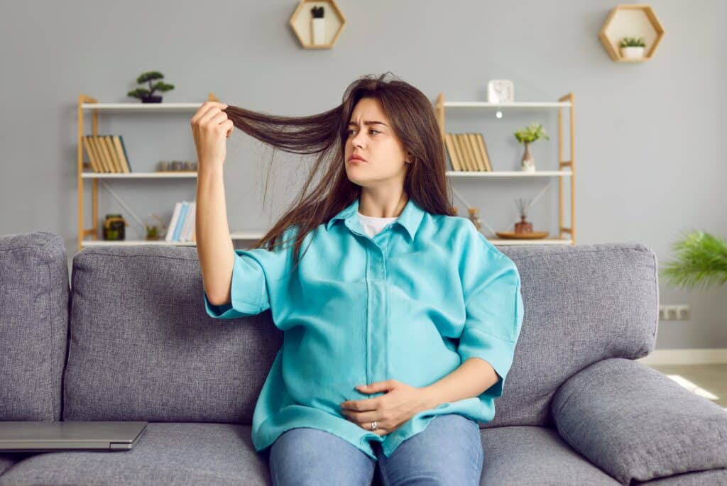 La durée de la perte de cheveux après grossesse varie d'une femme à l'autre