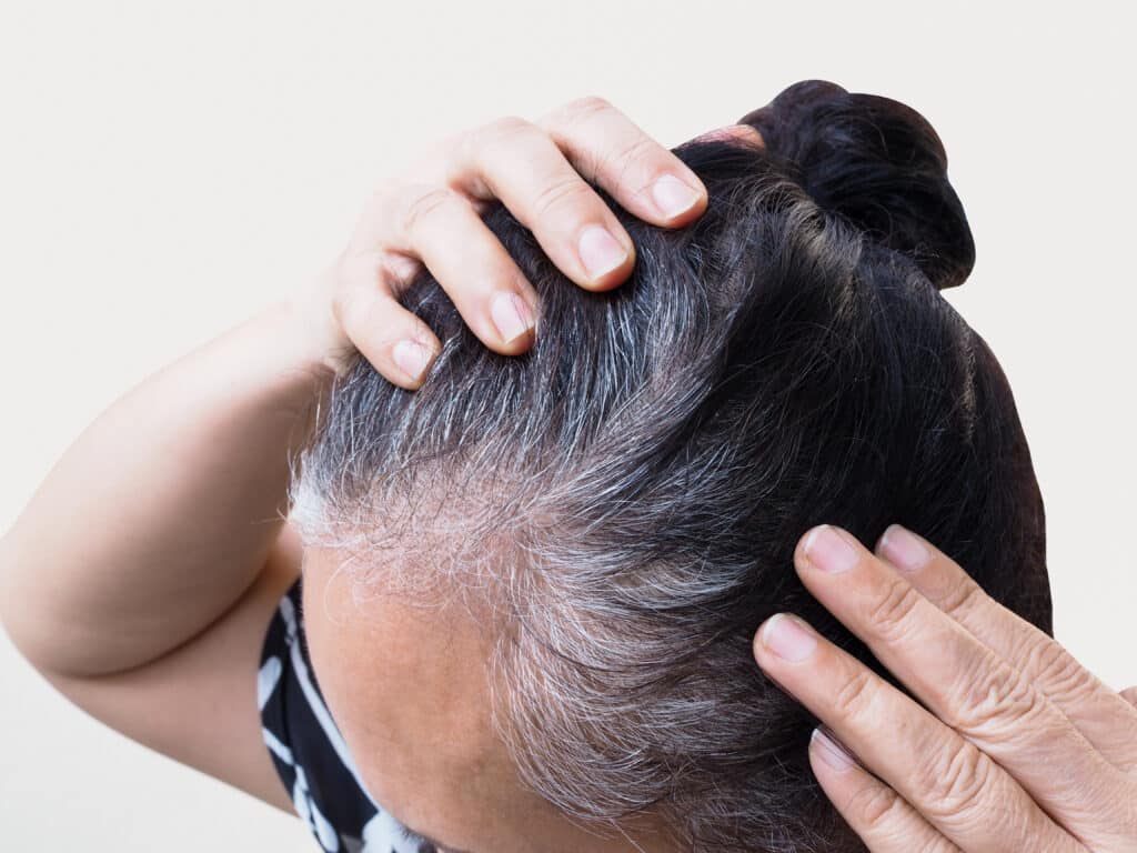 Capelli di una donna dopo la menopausa