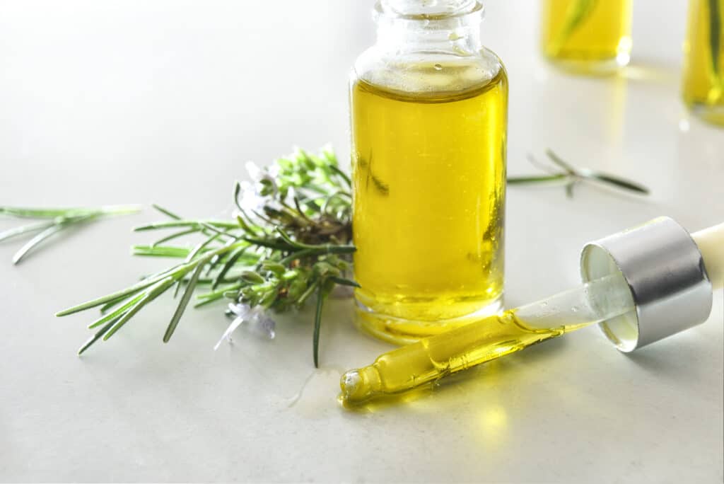 Aceite de romero para el cabello