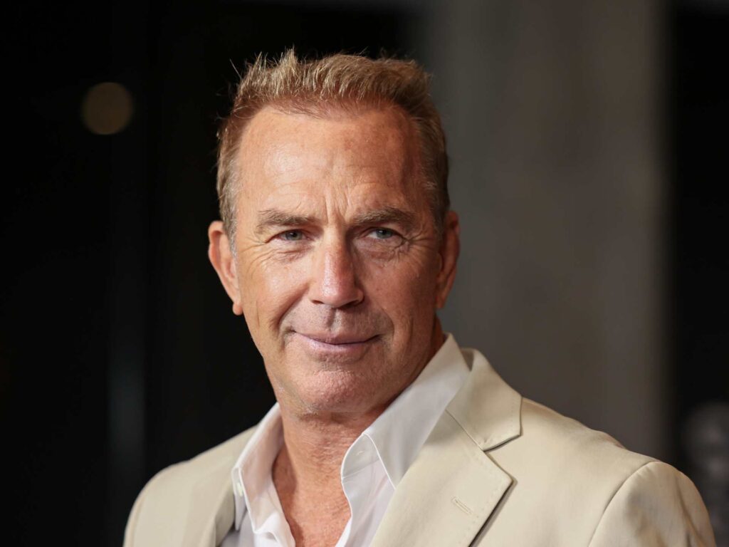 Kevin Costner tras un trasplante capilar