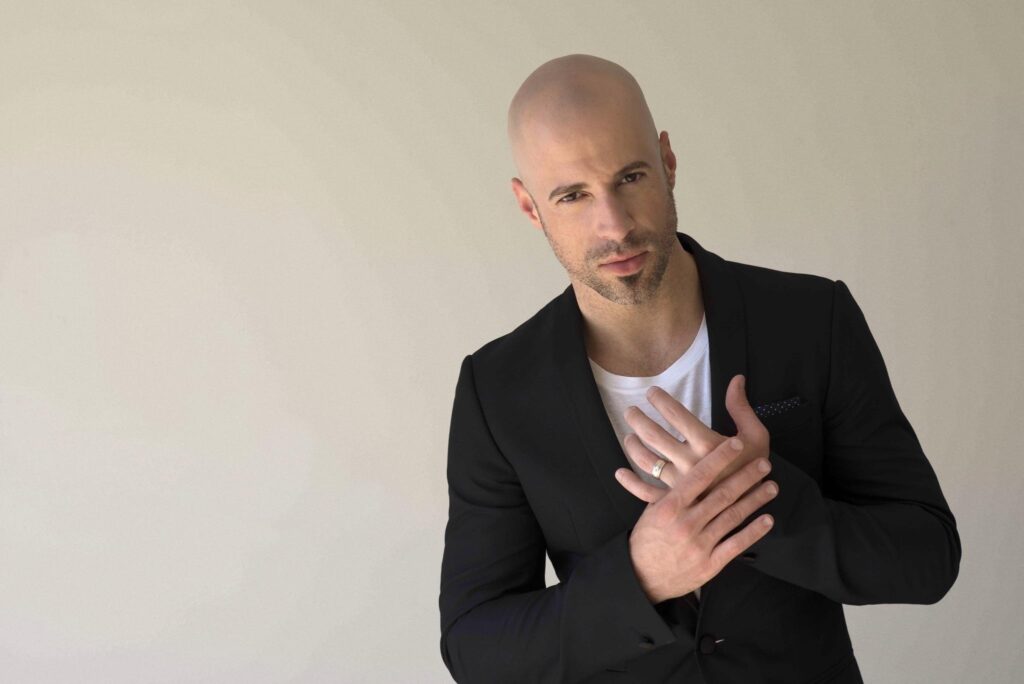 Chris Daughtry shaved his head after early hair loss