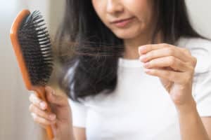 Dutastéride pour cheveux : efficacité et alternatives