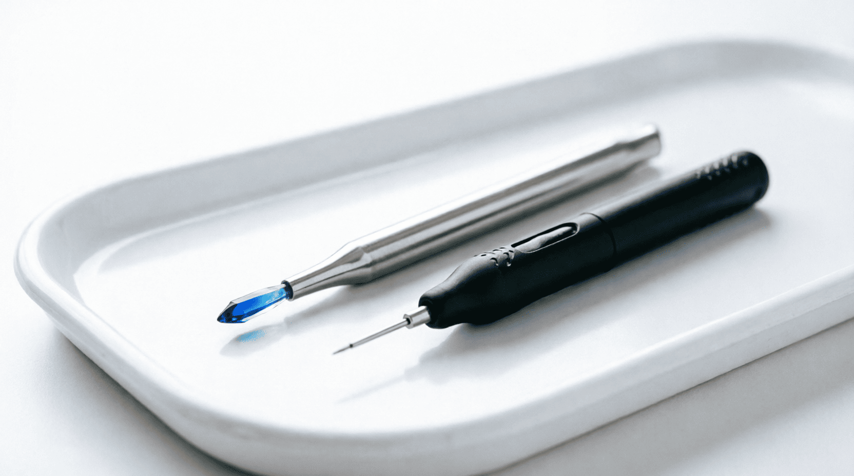 Strumenti delle tecniche FUE zaffiro e DHI: lama in zaffiro e implanter pen