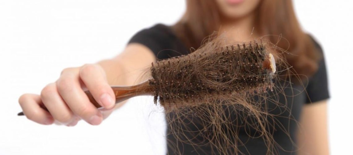 Причины выпадения волос у женщин. Поможет ли пересадка волос?